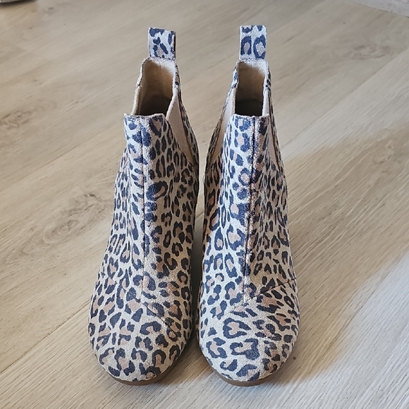 Toms Leopard Print Ankle Boots - Picture 5 of 8